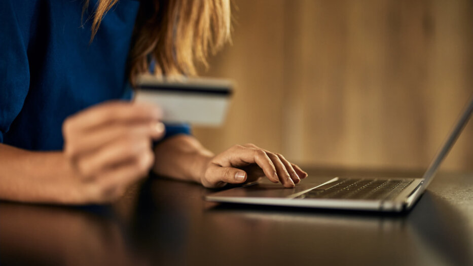 Top tips to avoid Christmas scams this festive season