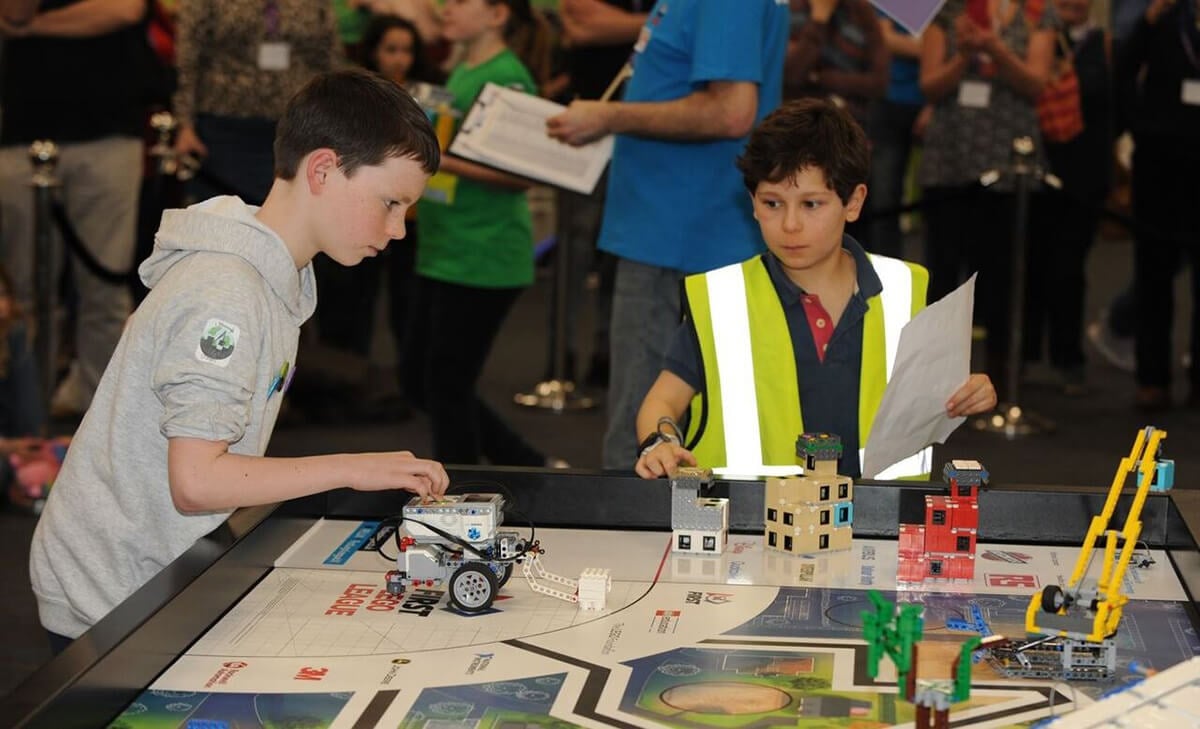 LEGO League Header Asset