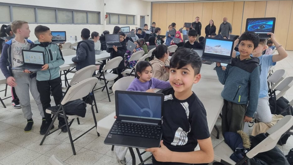 Quickline Funding Helps Bradford Families Build Digital Confidence